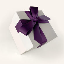 Load image into Gallery viewer, Little Something Giftbox