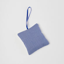 Load image into Gallery viewer, backside-of-sachet-white-blue-checked
