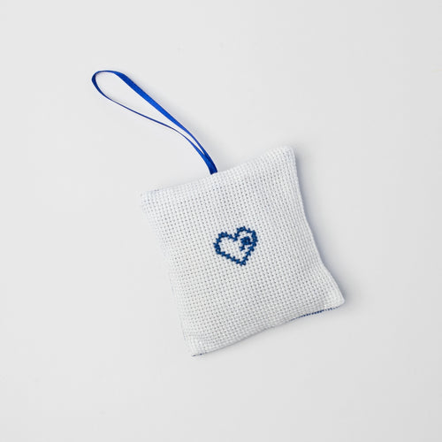 white-lavender-sachet-with-blue-heart-embroidery-and-blue-silk-ribbon